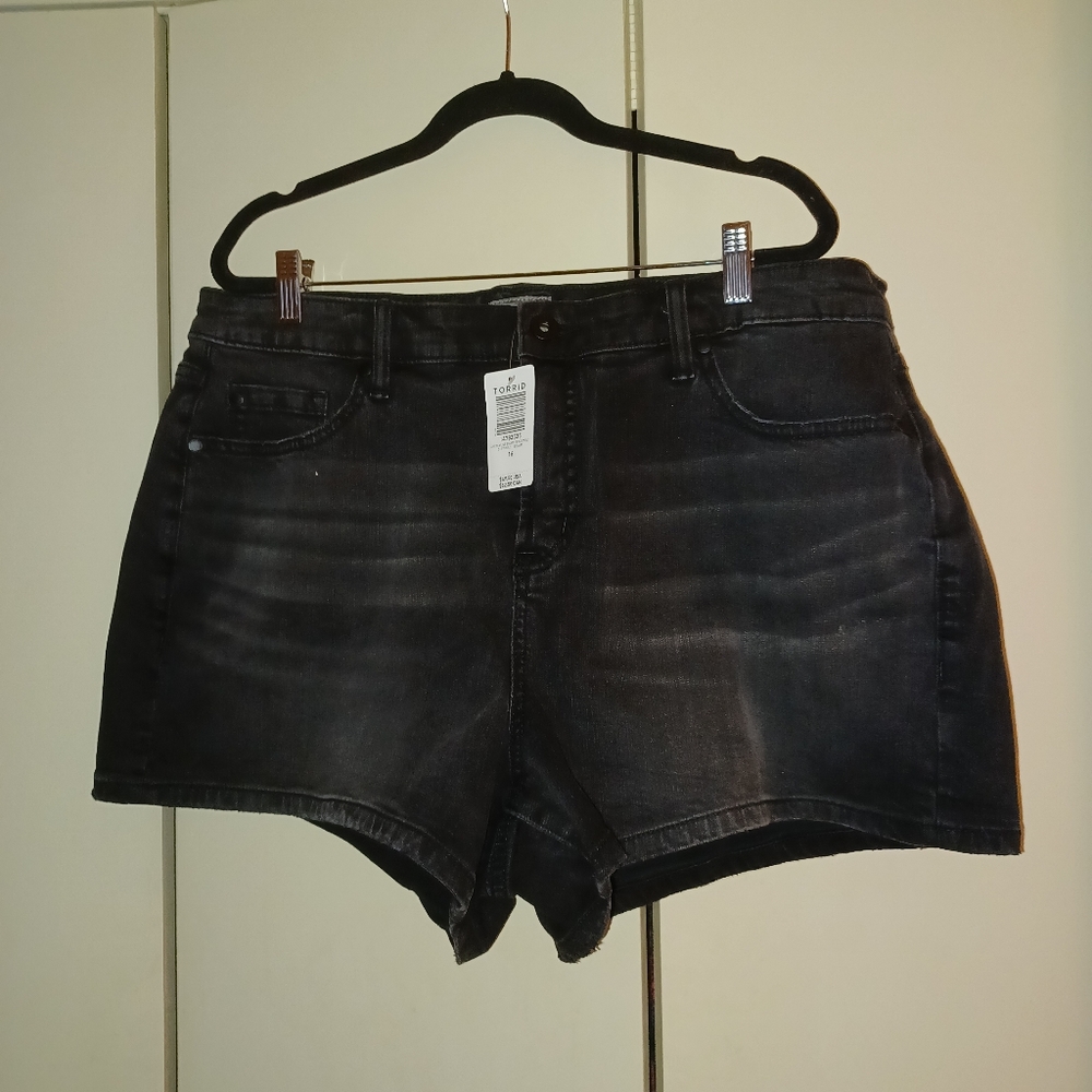 Torrid size 16 black shorts NWT jean